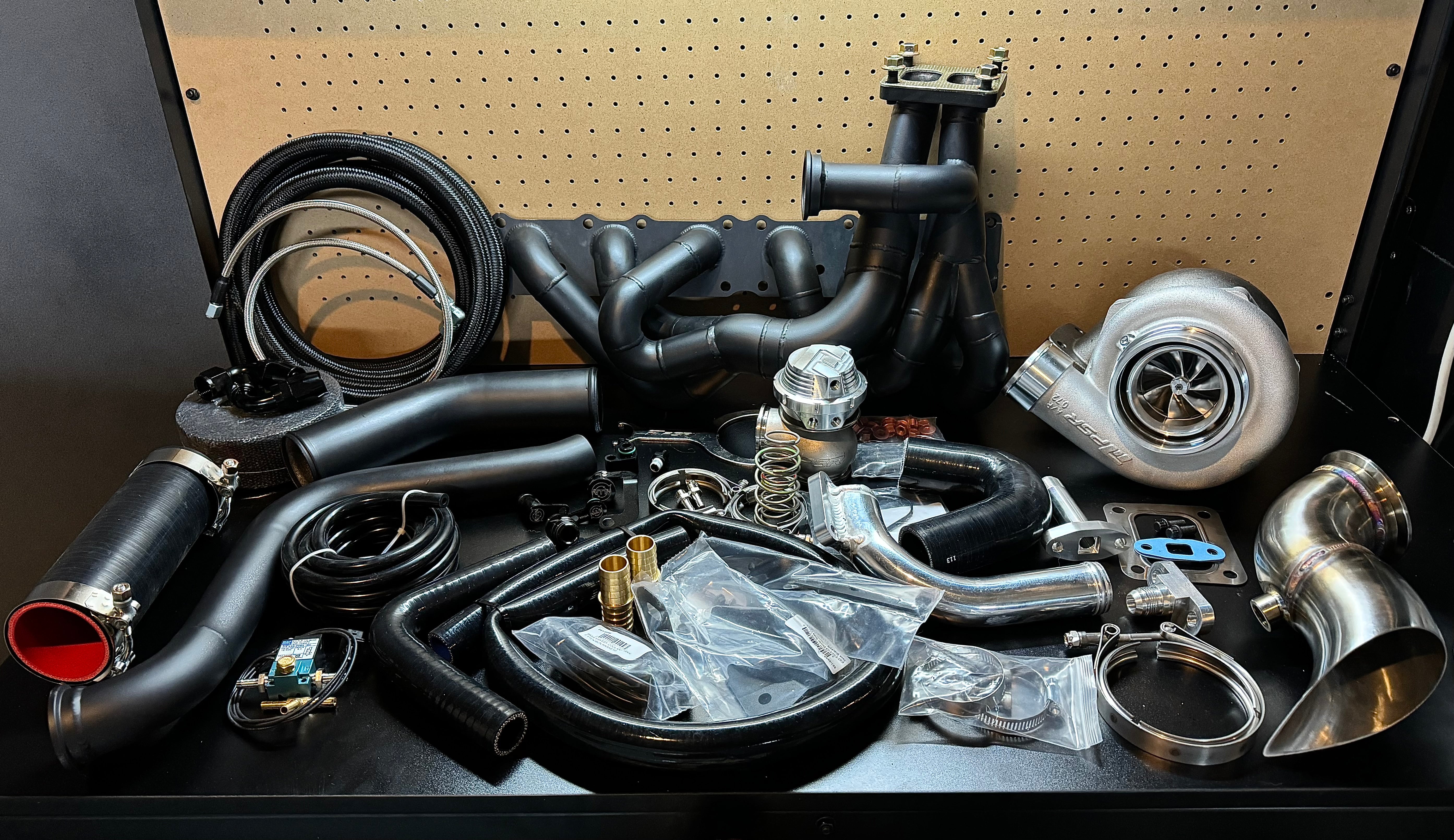 Bi-Turbos hybride 700+ pour BMW 335i E92 - DTM DISTRIBUTION Bi-Turbos hybride 700+ pour BMW 335i E92 - DTM DISTRIBUTION